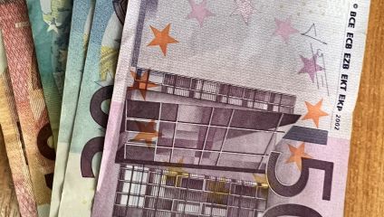 30.000 de euro pentru eliberarea unui deținut pe caz de boală: Un bărbat reținut de CNA pentru trafic de influență